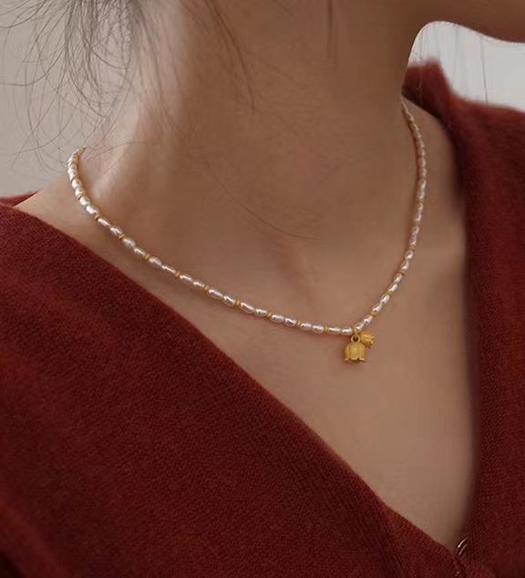 Color dopamine pearl love necklace female niche design temperament versatile bow collarbone chain beaded neck chain