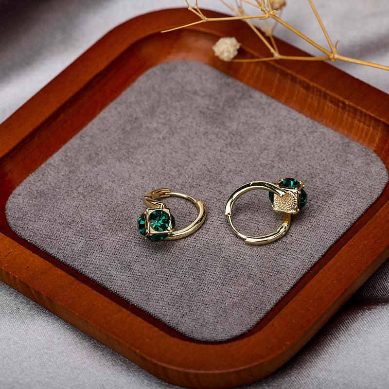 

Diamond-Inlaid Luxury Minimalist Earrings 2023: Women s High-End Fashion Ear Buckles