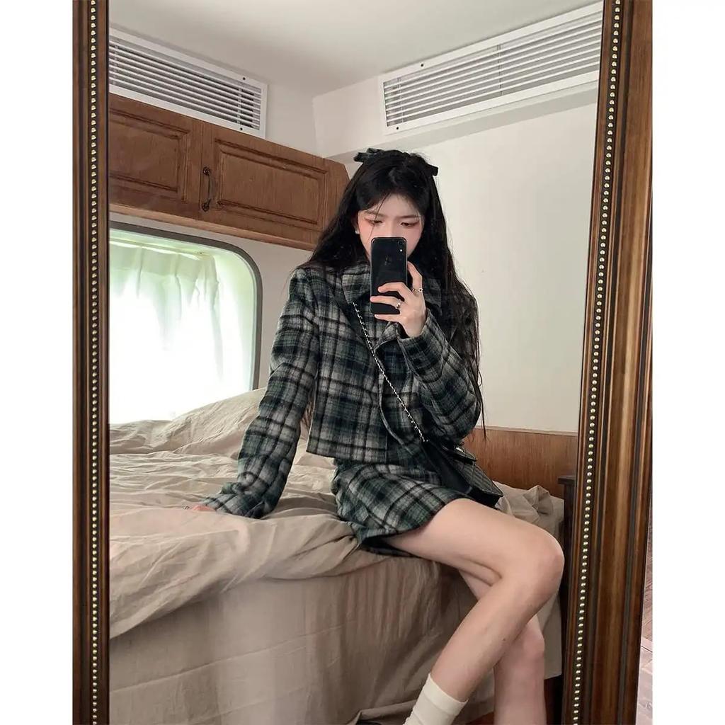 Early autumn outfit suits Spring and autumn retro niche age-reducing suit plaid winter skirt two-piece suit
