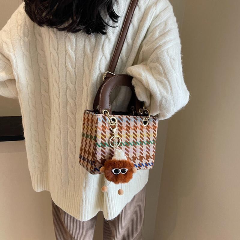 Jesienna i zimowa niszowa wełniana mała torba, prosta i wszechstronna torba na ramię na jedno ramię, torba retro w kratę księżnej Diany