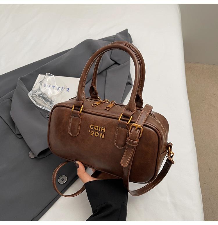 Hand carry baseball bag women's retro versatile shoulder bag autumn and winter niche high-end casual women's bag