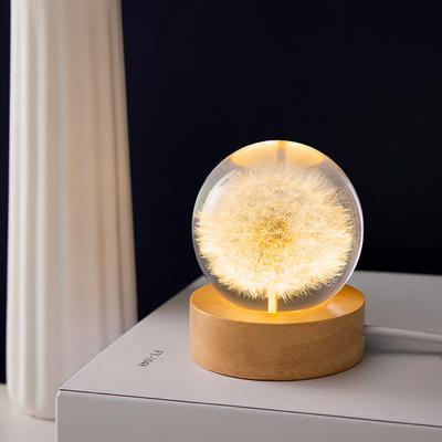Blume Kristallkugel Nachtlicht mit Holzsockel Niedliches Nachtlicht Runde Kugel Nachtlampe Geschenke für Männer Frauen Kinder Jungen Mädchen