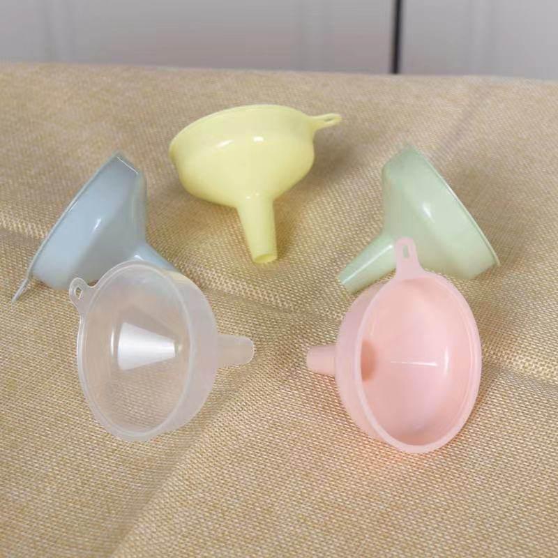 Small Plastic Kitchen Funnel with Handle for Liquids and Oils Mini Funnel (Very Small, Not Recommended)