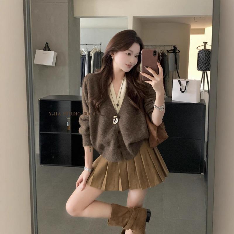 

Maillard Coffee Color Contrast Fake Two-piece V-neck Knitted Cardigan for Women in Autumn High-end Lazy Sweater Jacket Top Onesize коричневий