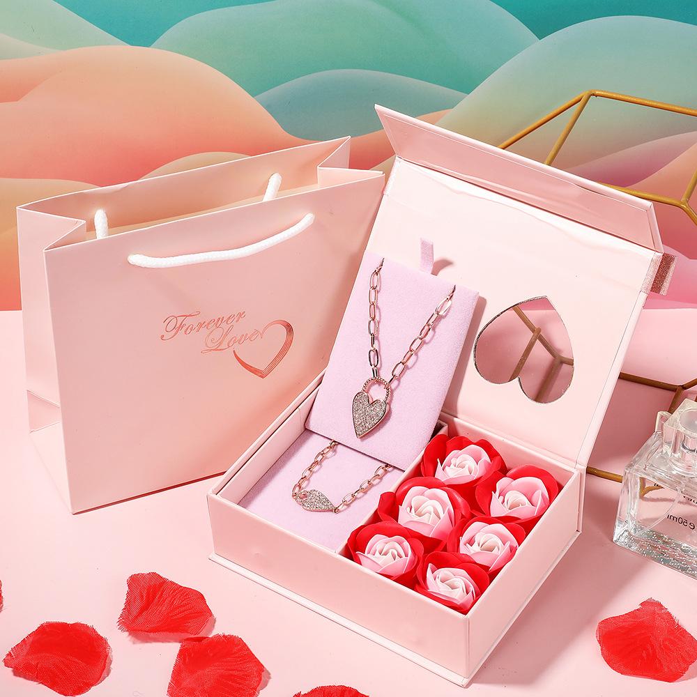 

Новые женские ювелирные изделия, набор из 2 предметов в подарочной упаковке + титановая сталь, полный бриллиант, персонализированное ожерелье, браслет + подарок подруге