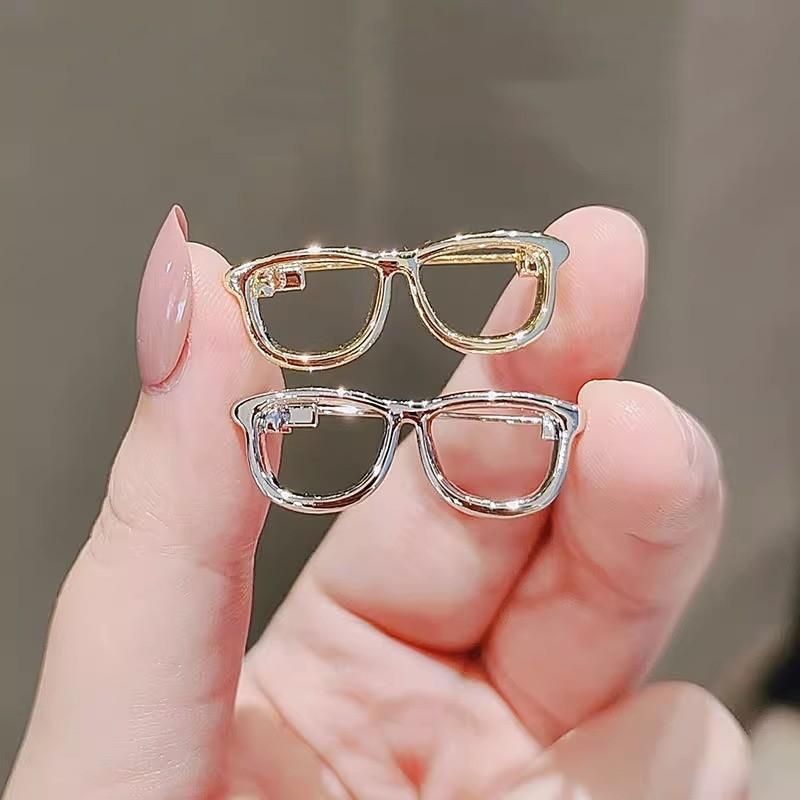 Cute Cartoon Mini High-end Minimalist Smooth Surface Glasses Brooch Versatile Niche Personalized Pin Accessory