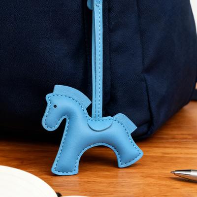Adorno para Coche Amuleto de Caballo de Cuero Sintético Llavero Pequeño Delicado Interiores de Coche Accesorios para Bolso Mochila