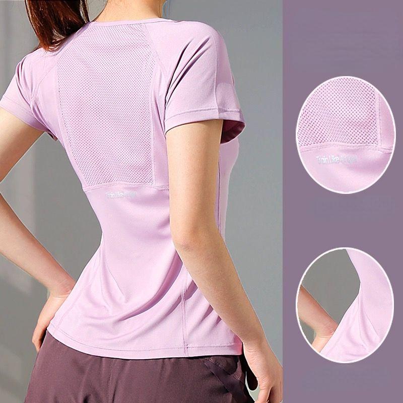 T-shirt da allenamento elasticizzata e ad asciugatura rapida a vestibilità slim da donna