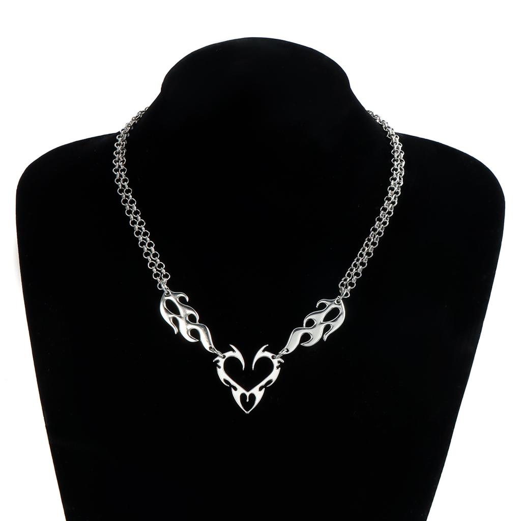Hip Hop Flame Heart Choker Necklace for Woman Clavicle Chain Punk Jewelry Accessories