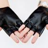 JooBsoso Fingerlose Handschuhe, Lederhandschuhe mit Nieten, Halbfinger, Fingerlos, PU-Leder, Einheitsgröße für die meisten Hände, Schwarz mit Nieten, Perfekt für Tanz,