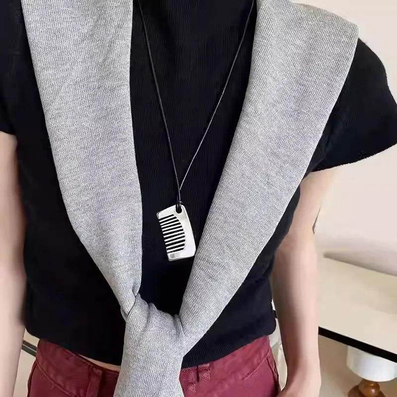Elegant Coppery Comb Pendant Necklace - Long Sweater Chain for Women, Perfect for Parties & Casual Attire