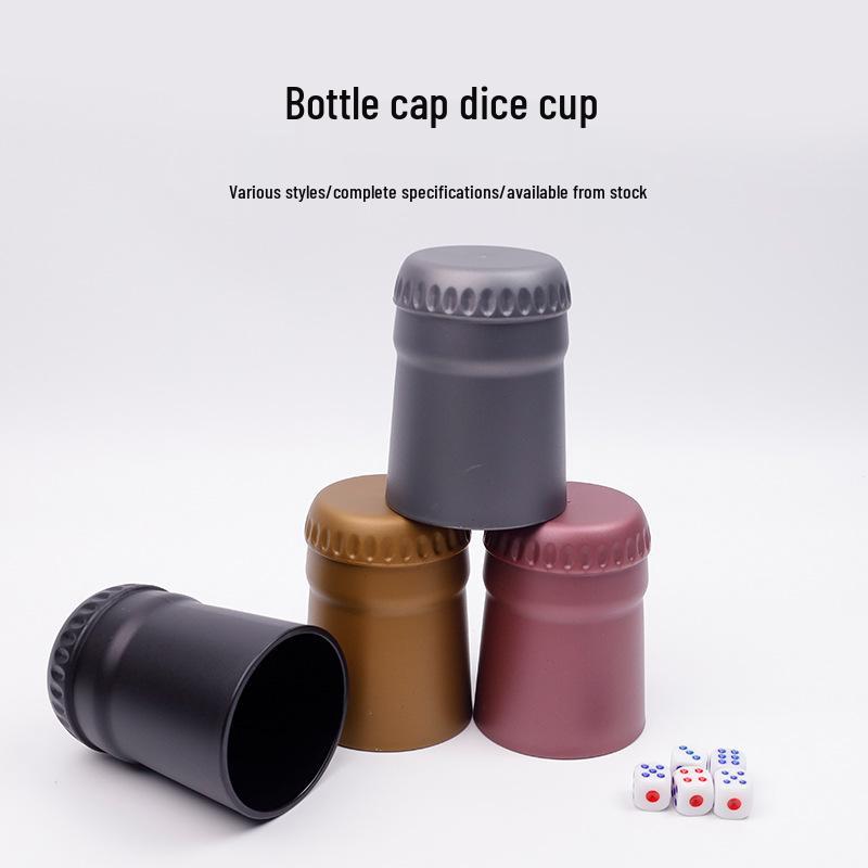 Würfelbecher-Set mit Deckel-förmigem Shaker – Kreatives mattiertes Flaschenverschluss-Design mit Logo