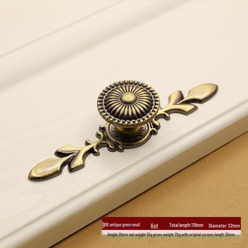 European Style Antique Bronze Pull Handle for Kitchen Cabinets, Wardrobes, and Drawers - Classic Retro Zinc Alloy Design.