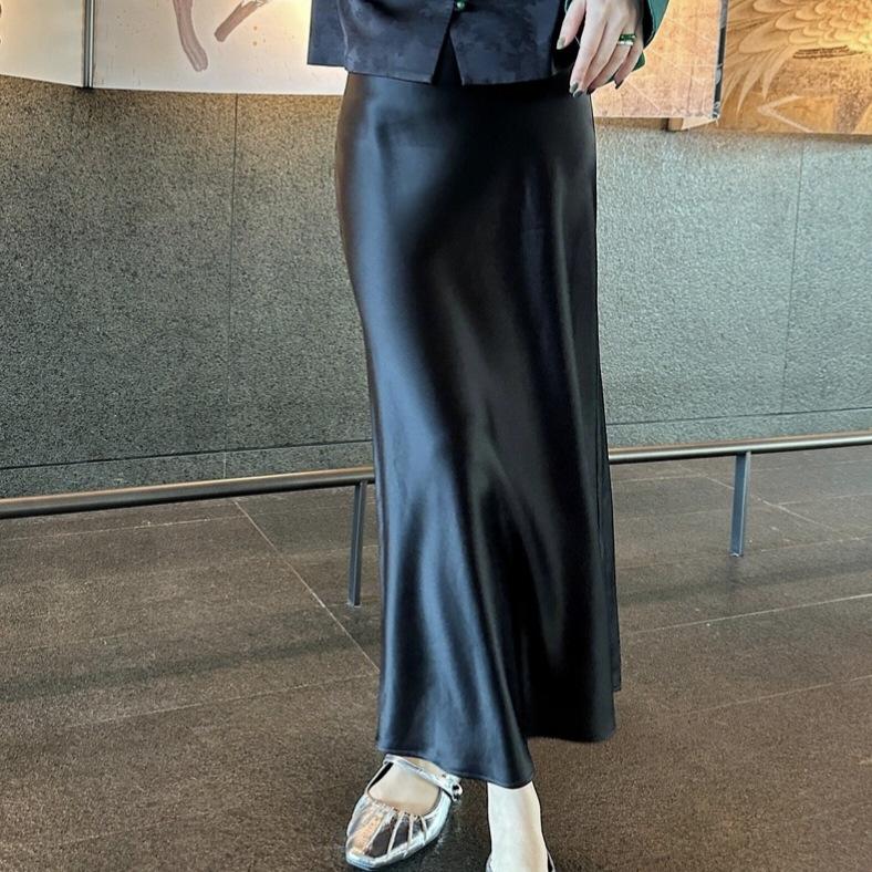 Elegant Vinegar Satin Skirt: Glossy Texture with Side Slit