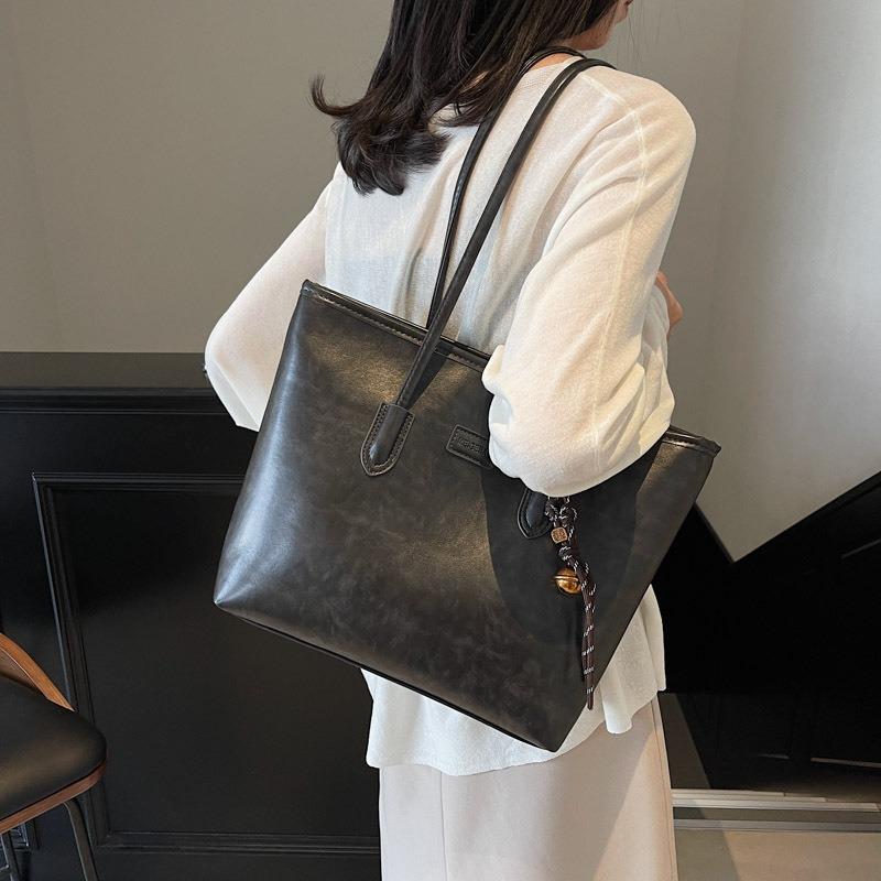 Retro Bag Women's Large-capacity New Fashionable Versatile Simple Shoulder Bag Commuter Tote Bag