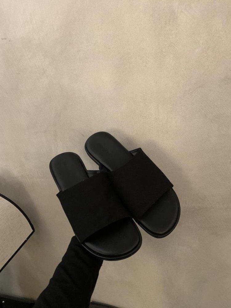 Flat-bottomed woven retro niche one-word slippers women's shoes 2025 new summer outer wear beach vacation sandals