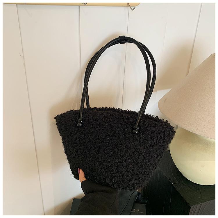 

ins wind lamb wool handbag women s 2025 new Korean version foreign style plush tote bag large capacity shoulder bag