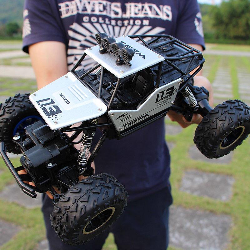 

Радиоуправляемая машина 1/12 4WD, высокоскоростной внедорожник с премиальным качеством сборки Silver 28cm