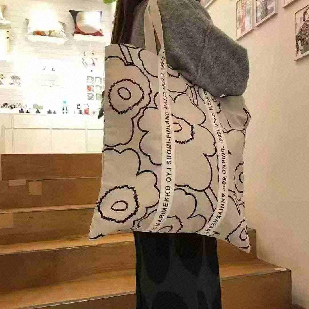 

Eco-friendly Large Canvas Shoulder Bag for Women - Niche Fashion and Mom-Friendly Red Flower