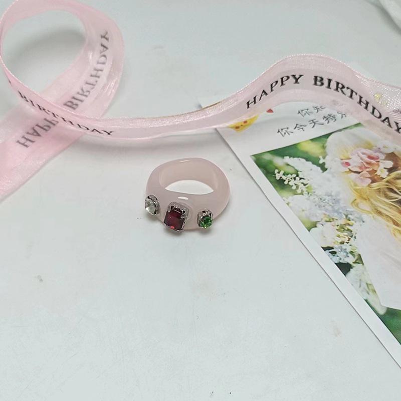 Sada prstenů z pryskyřice a acetátu v mixu barev, kulatý a čtvercový, pro ženy