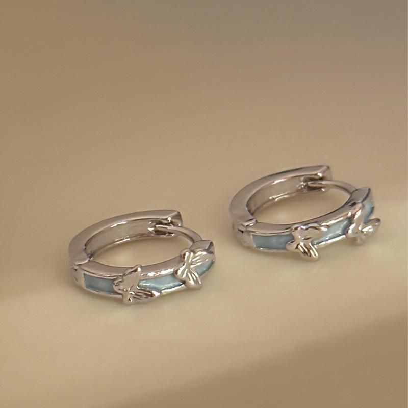 

Капающие бабочки Геометрические круглые серьги Простые модные темпераментные серьги Универсальные нишевые серьги Легкая роскошь Высококлассные серьги Женские