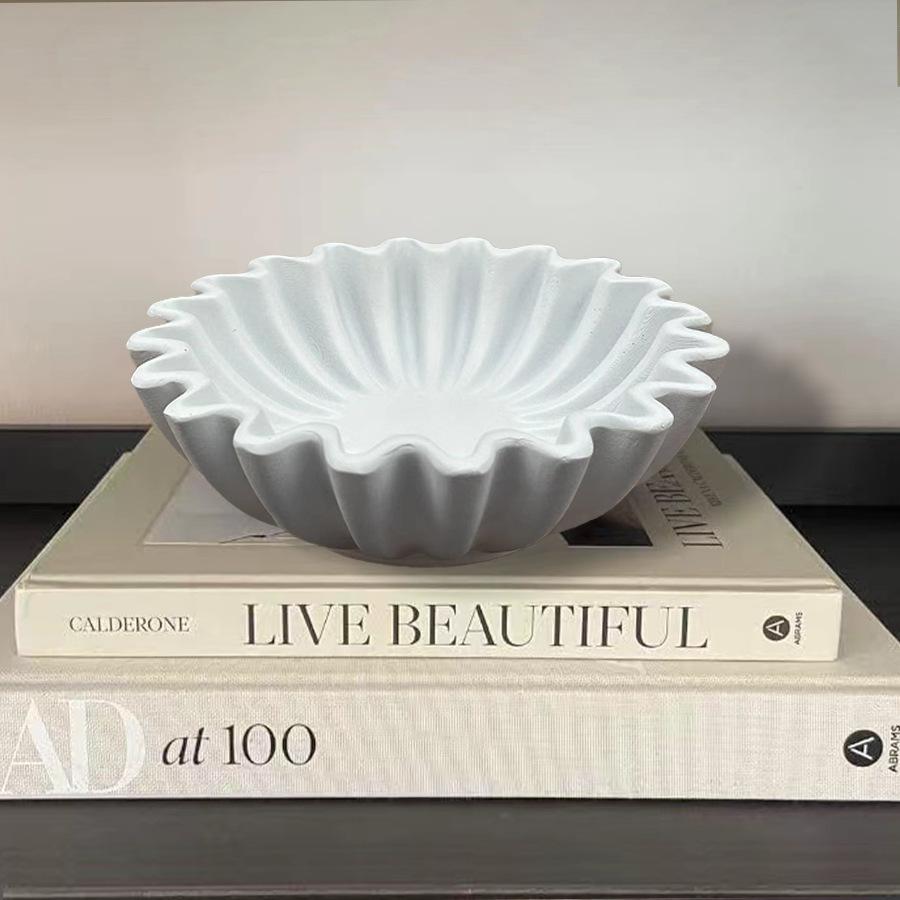 New creative light luxury style living room decoration bowl with concave lotus leaf edge decoration, home decoration table decoration