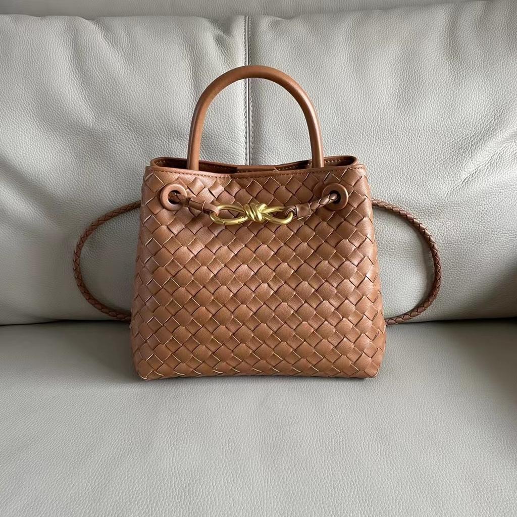 Niche metal rope buckle woven tote bag leather shoulder handheld women's bag large capacity retro old money wind tote