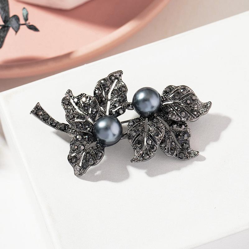 Gun Black Rhinestone Bow Brooches For Women Pearl Plant Pin Flower Lapel Pins Office Party Friend Gifts Jewelry Accessories