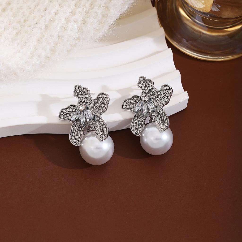 French Retro Diamond-Encrusted Flower Pearl Stud Earrings, Light Luxury And Elegant Temperament Cold Wind High-End Earrings Women
