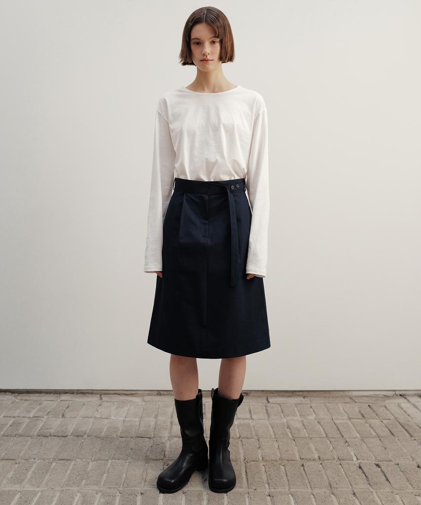 ANDNEEDS Button Belted Skirt (Dark Navy)