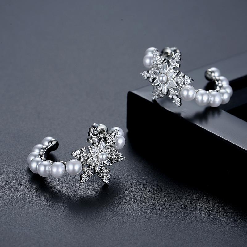 LUOTEEMI the New Listing Christmas Earing Jewelry Woman Hoop Pearl Zircon Bohemian Huggie Lady Bridal Snowflake Earring