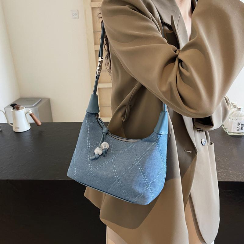 Chic 2024 New Casual Moon Bag For Women Stylish Trendy Shoulder Handbag