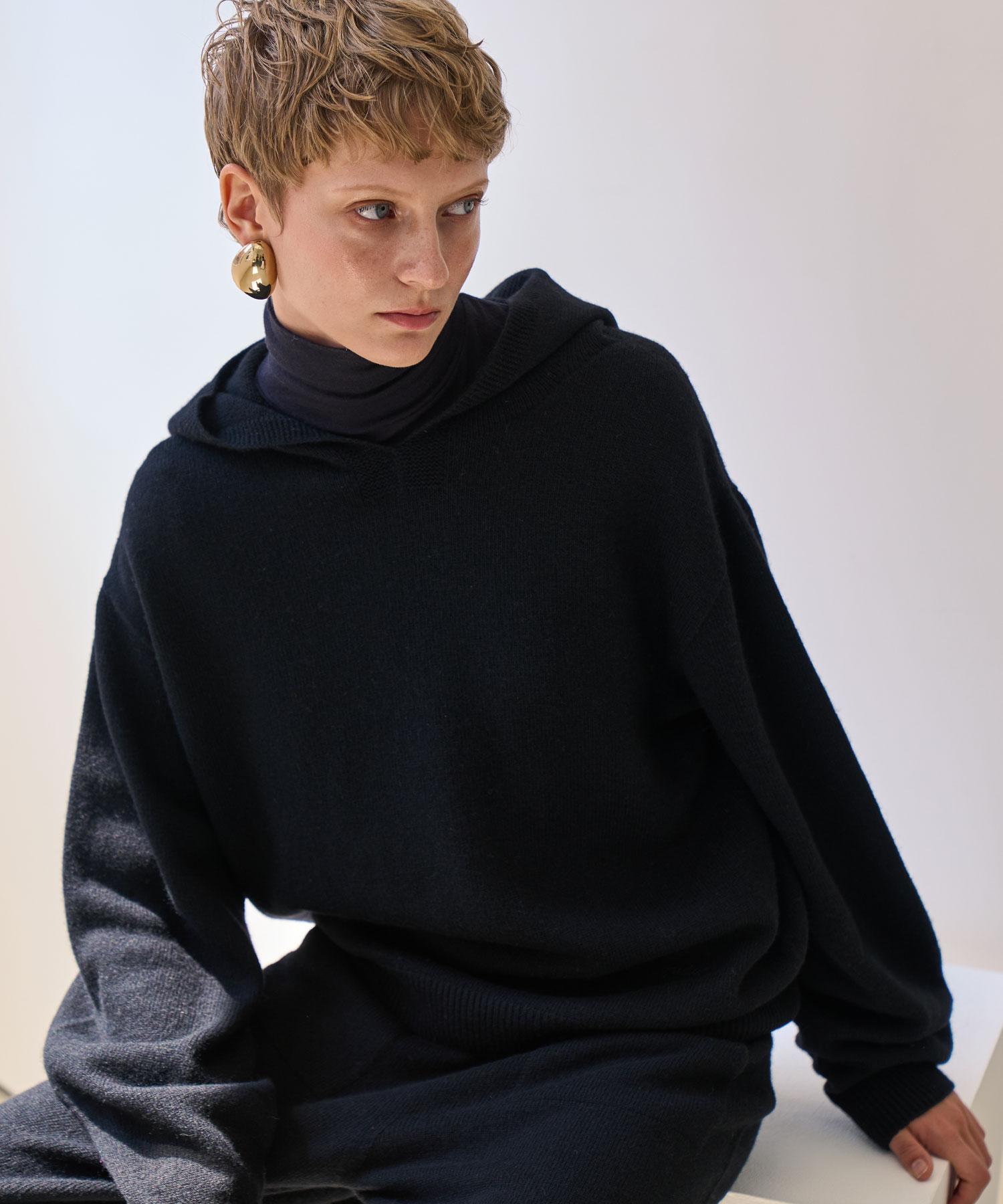 Grida J Minimal Merino Wool Hooded Sweatshirt _ Black Black/Free