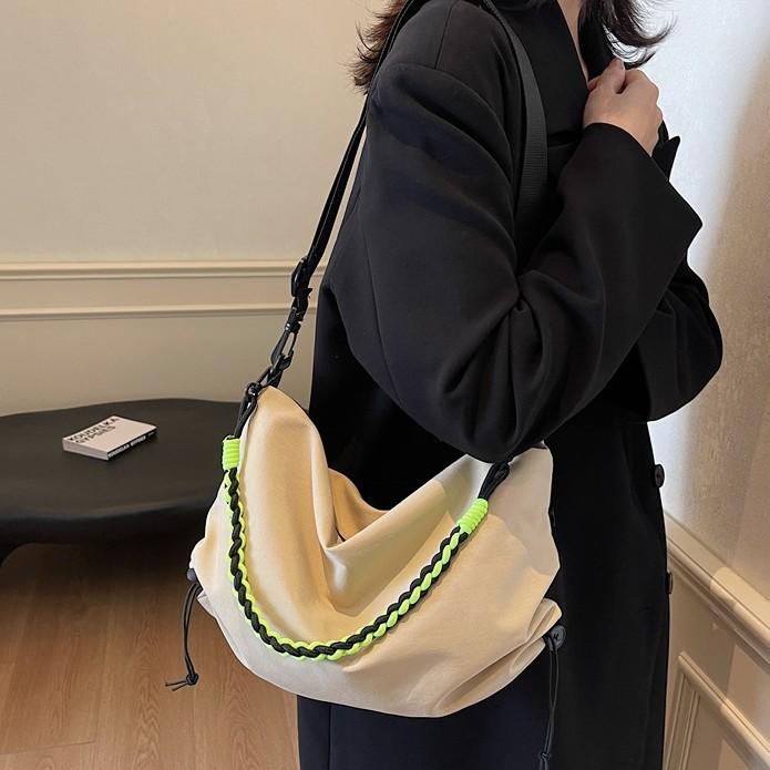 Japanese versatile messenger bag Korean version of simple solid color portable shoulder bag trendy couple underarm tote bag