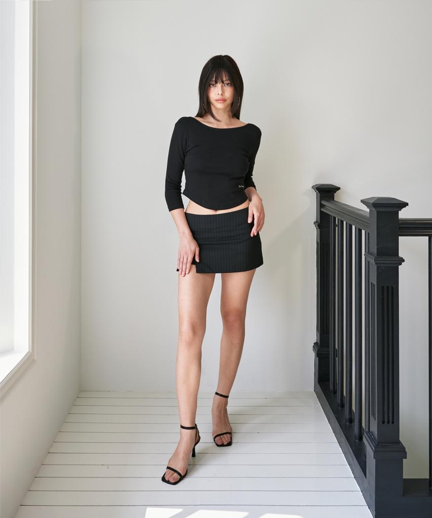 Poyeong Mid-Rise Micro Slit Skirt Black Pinstripe
