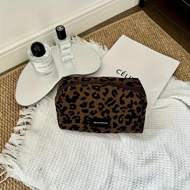 Durable Leopard Print Cosmetic Bag, Large Capacity Odorless Makeup Organizer with Secure Zipper, Fashionable for Daily Use