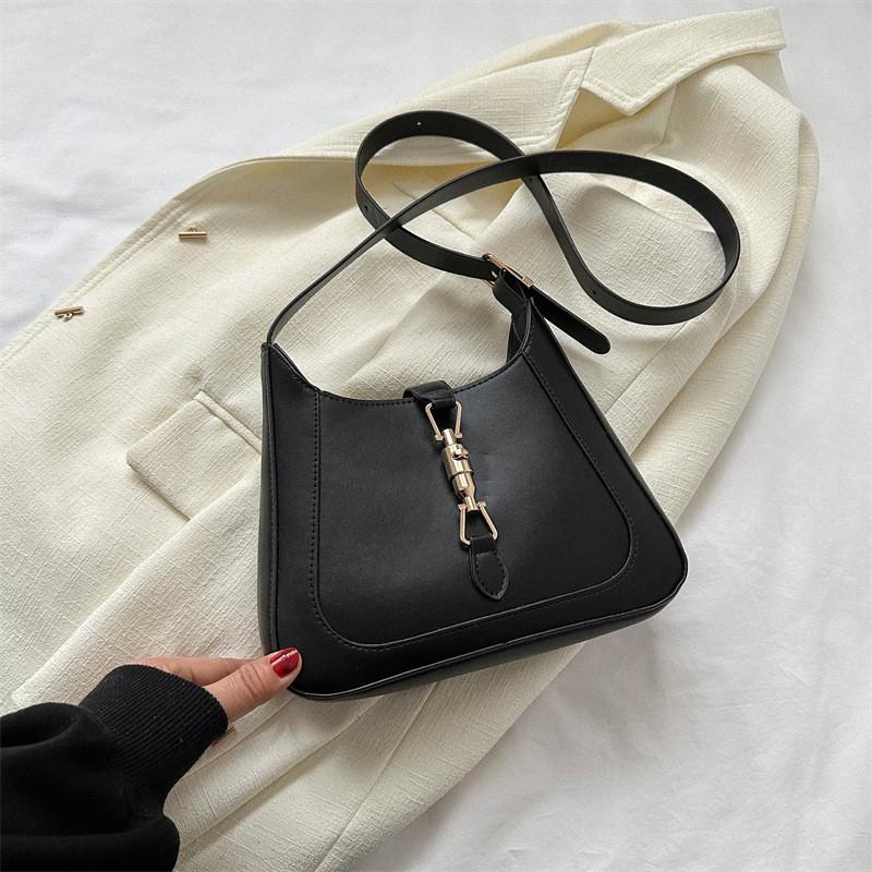 

Urban Chic 2023 Pu Leather Women s Bucket Bag With Large Capacity For Commuting чорний