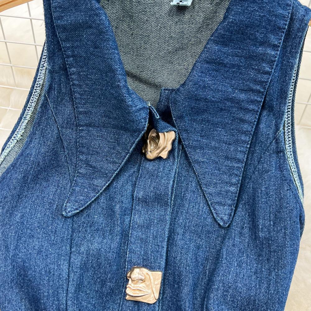 Retro Sleeveless A-Line Denim Dress with Turn-Down Collar and Cutout Waist