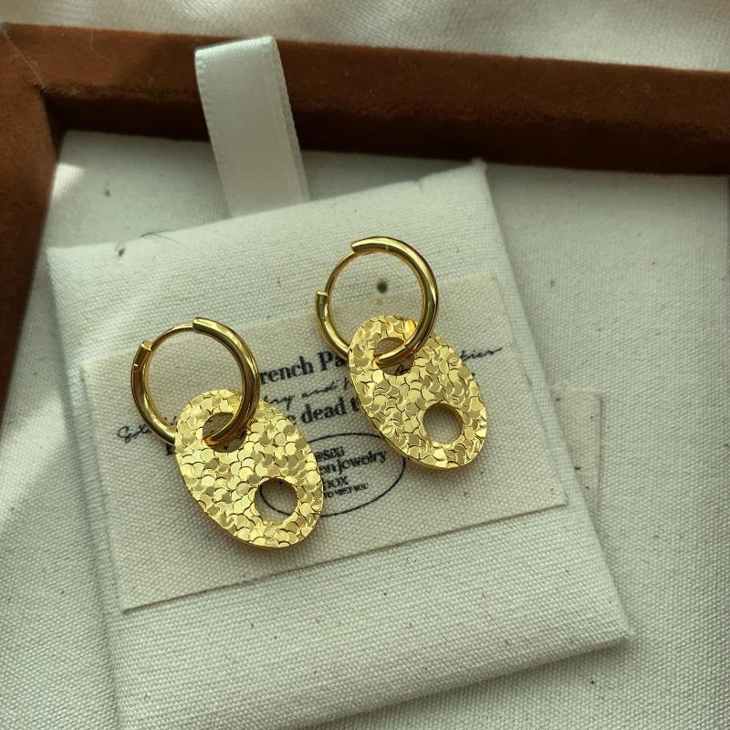 Minimalist Metal Oval Simple Ear Buckle Earrings Pig Nose Retro Light Luxury Texture Exquisite Niche Design Versatile