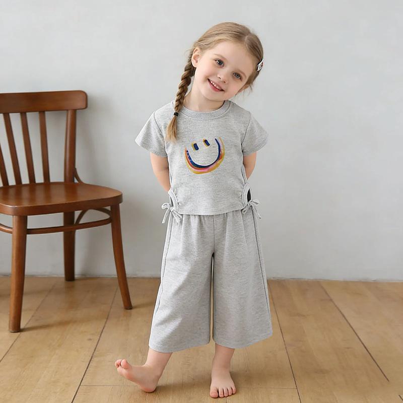 Sommerliches T-Shirt- und Hosen-Set für Mädchen – süßes und stylisches Zweiteiler-Outfit