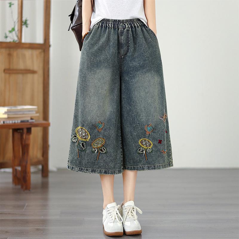 

Summer Plus Size Women s Elastic Waist Denim Pants with Artistic Embroidery - Wide Leg, 7/8 Length Medium світло-синій колір