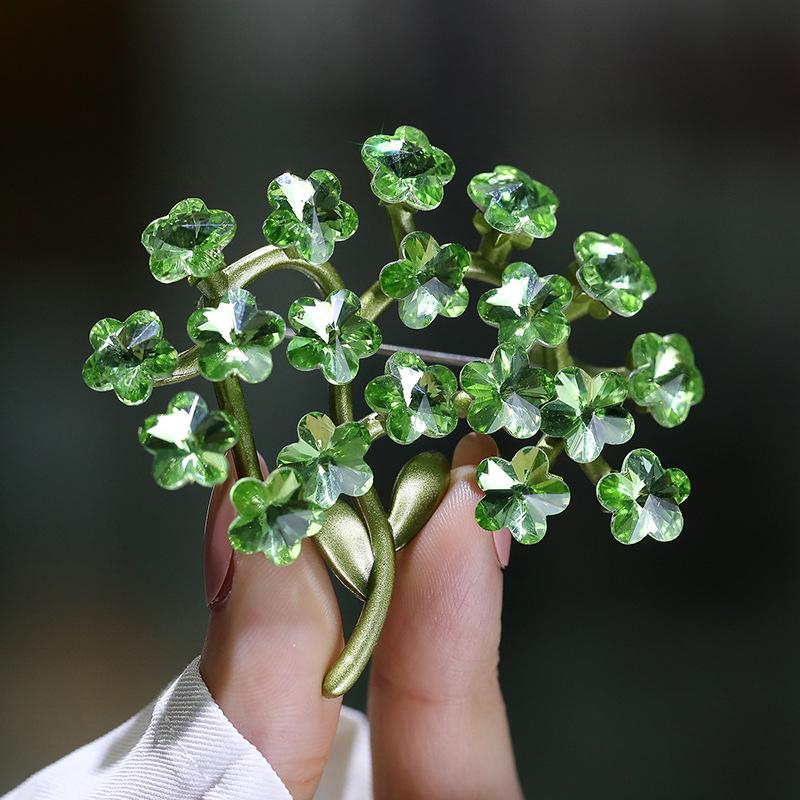 Ethnic Style Cheongsam Brooch: Pink Floral Forget-Me-Not Corsage - Perfect Valentine's Gift