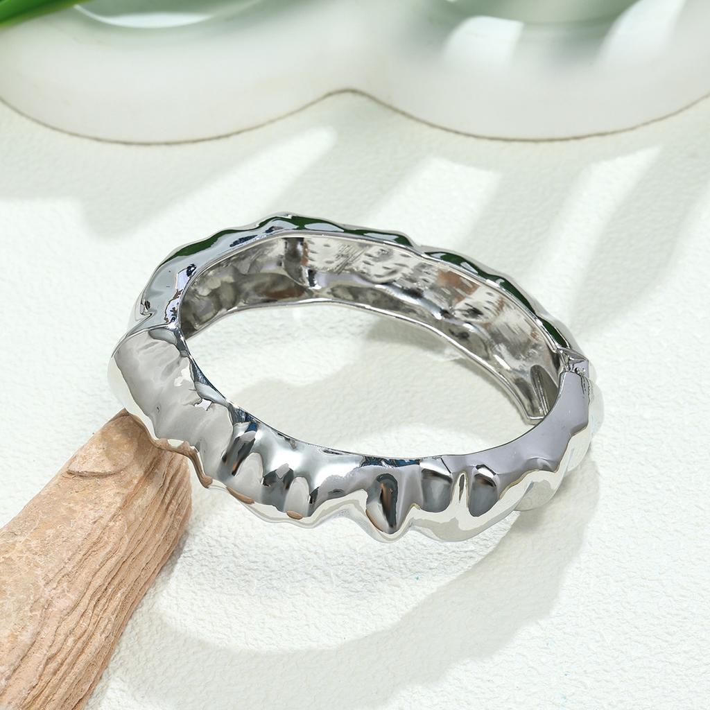 European and American bracelets light luxury high sense women's smooth surface electroplating alloy design sense geometric fold wavy hand