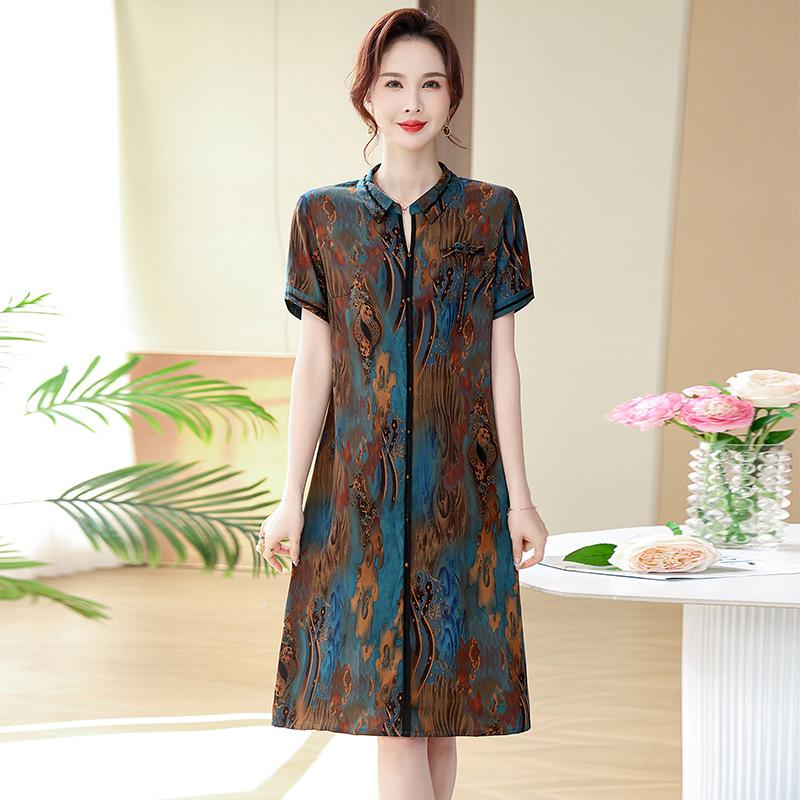 

Elegant V-Neck Print Dress for Middle-Aged Women - Plus Size, Flattering Short-Sleeve, Chinese Style Long Skirt XXXL синій