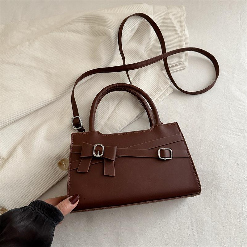 

Простая модная женская сумка в иностранном стиле, весна 2025, новая универсальная высококачественная сумка через плечо, маленькая квадратная сумка коричневый