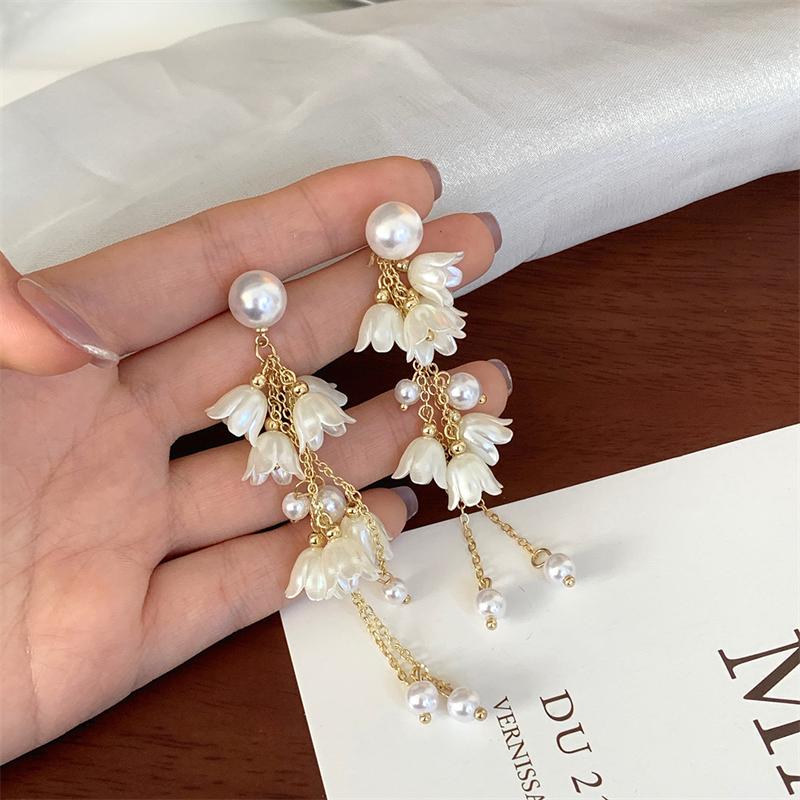 Multi-layers White Flower Tassel Earrings Imitation Pearl Women's Hanging Earrings Acrylic Floral Earrings Lily of the Valley