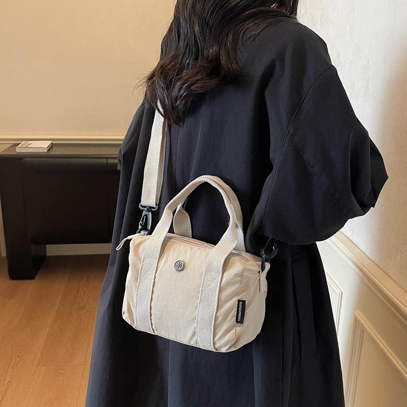 New Fashion Niche Design Women's Casual Tote Bag Large Capacity Commuting Simple Solid Color One Shoulder Crossbody Bag