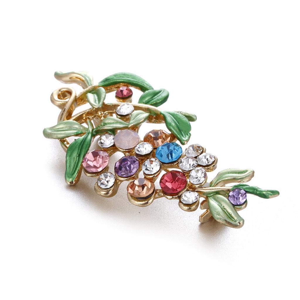 Elegant European & American Floral Brooch: Romantic Mori Style Lapel Accessory for Women's Coats