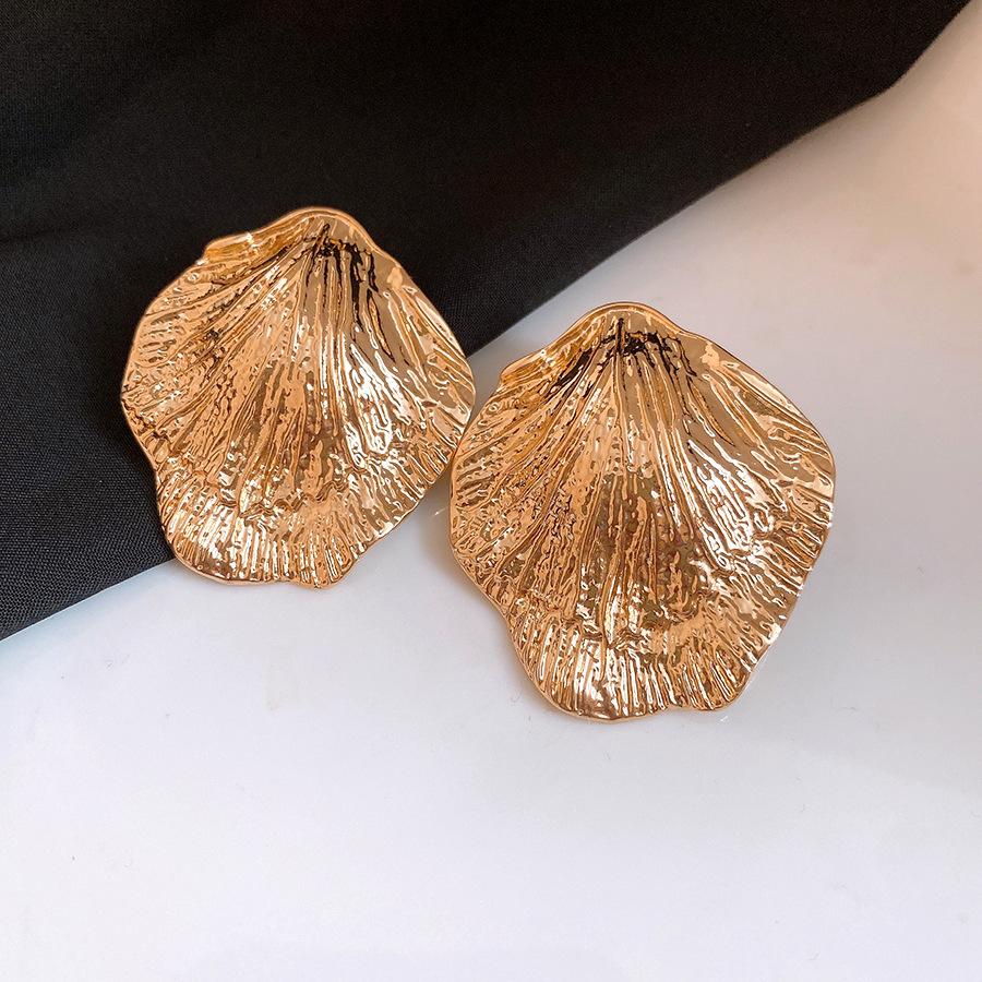 European and American silver needle metal pleated leaf stud earrings fashionable and simple earrings light luxury high-end earrings design sense