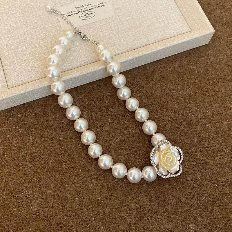 Diamond-encrusted flower multi-layer pearl necklace French retro temperament versatile collarbone chain light luxury high-end sweater chain women